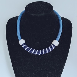 Marine Elegance � Sodrott selyemzsinór textilnyaklánc (kék - fehér) - ékszer - nyaklánc - statement nyaklánc - Meska.hu