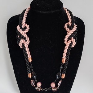 Black - Rosegold Fusion � Elöl záródó selyemzsinór nyaklánc gyöngyökkel (fekete - rózsa) - ékszer - nyaklánc - statement nyaklánc - Meska.hu