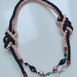 Black - Rosegold Fusion � Elöl záródó selyemzsinór nyaklánc gyöngyökkel (fekete - rózsa) - ékszer - nyaklánc - statement nyaklánc - Meska.hu