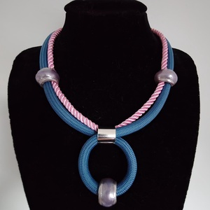Denim-Rose Loop � Farmerkék és rózsaszín textil nyaklánc egyedi gyöngyökkel  - ékszer - nyaklánc - statement nyaklánc - Meska.hu