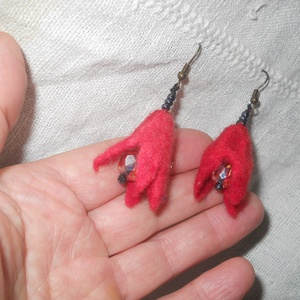 Virágos fülbevaló, Ékszer, Fülbevaló, Lógó fülbevaló, Gyöngyfűzés, gyöngyhímzés, Nemezelés, MESKA