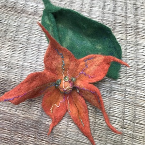 Ballagásra nemez virág - ünnepi díszek, dekorációk - húsvéti díszek és dekorációk - húsvéti asztaldíszek - Meska.hu