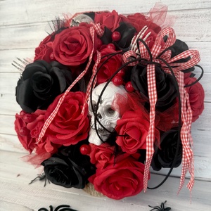 Halloween kopogtató � vörös és fekete rózsákkal - Meska.hu