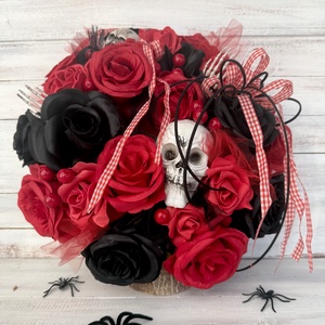 Halloween kopogtató � vörös és fekete rózsákkal - otthon & életmód - dekoráció - halloween - halloweeni ajtódíszek és ablakdíszek - Meska.hu