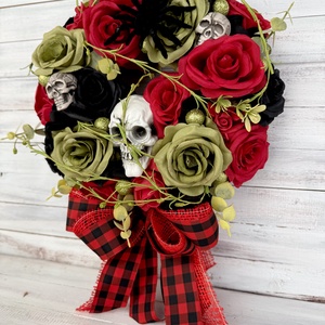 Halloween kopogtató � vörös , zöld és fekete rózsákkal - otthon & életmód - dekoráció - halloween - halloweeni ajtódíszek és ablakdíszek - Meska.hu
