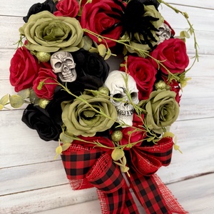 Halloween kopogtató � vörös , zöld és fekete rózsákkal - otthon & életmód - dekoráció - halloween - halloweeni ajtódíszek és ablakdíszek - Meska.hu