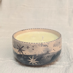 Szójaviasz illatgyertya-kézzel festett kerámiában - karácsony - karácsonyi lakásdekoráció - karácsonyi illatgyertya, mécses - Meska.hu