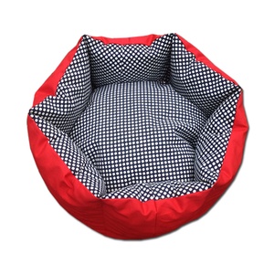 Cica - kutyaágy piros és  fekete- fehér pöttyös anyagból - Meska.hu