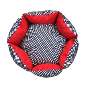Cica - kutyaágy piros és  fekete- fehér pöttyös anyagból -  - Meska.hu