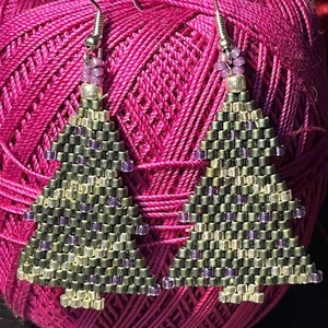 Karácsonyi fenyőfás fülbevaló - ékszer - fülbevaló - lógó fülbevaló - Meska.hu