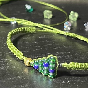 Karácsonyi fenyőfás karkötő - Meska.hu