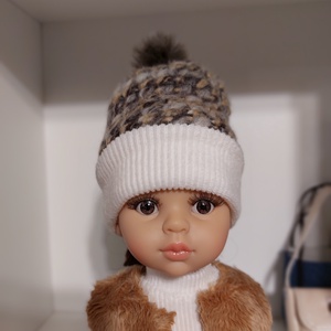 Paola Reina barna-beige kötött sapka bojttal, Játék & Sport, Baba & babaház, Babaruha, babakellék, Varrás, MESKA