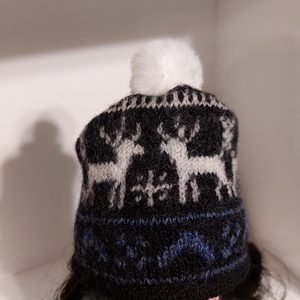 Paola Reina kék-fehér rénszarvas mintás kötött sapka bojttal - játék & sport - baba & babaház - babaruha, babakellék - Meska.hu Paola Reina kék-fehér rénszarvas mintás kötött sapka bojttal - játék & sport - baba & babaház - babaruha, babakellék - Meska.hu