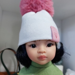 Paola Reina beige kötött sapka sötétrózsaszín bojttal - játék & sport - baba & babaház - babaruha, babakellék - Meska.hu