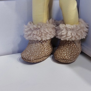 Paola Reina világosbarna szőrmés csizma, Játék & Sport, Baba & babaház, Babaruha, babakellék, Varrás, MESKA