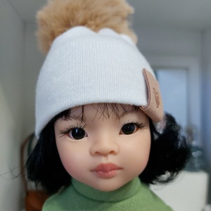 Paola Reina beige kötött sapka barna bojttal - játék & sport - baba & babaház - babaruha, babakellék - Meska.hu