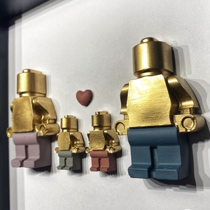 Jesmonite 'Család' Lego figurás családi kép, shadow box, egyedi, dekoratív fali kép, 2 felnőtt, 2 gyerek - otthon & életmód - dekoráció - kép & falikép - 3d képek - Meska.hu
