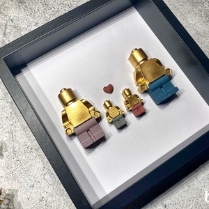 Jesmonite 'Család' Lego figurás családi kép, shadow box, egyedi, dekoratív fali kép, 2 felnőtt, 2 gyerek - otthon & életmód - dekoráció - kép & falikép - 3d képek - Meska.hu
