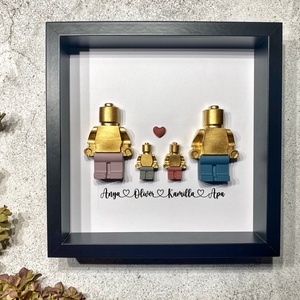 Jesmonite 'Család' Lego figurás családi kép, shadow box, egyedi, dekoratív fali kép, 2 felnőtt, 2 gyerek - otthon & életmód - dekoráció - kép & falikép - 3d képek - Meska.hu
