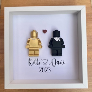 Jesmonite 'Esküvő' Lego figurás családi kép, shadow box, egyedi, dekoratív fali kép, egyedi évszámmal, nászajándék - otthon & életmód - dekoráció - kép & falikép - Meska.hu