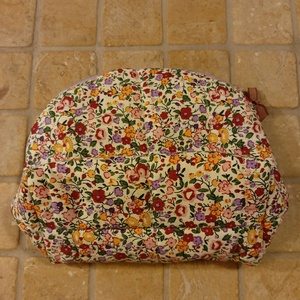 Piperetáska - lila apró virágmintás - táska & tok - neszesszer - Meska.hu