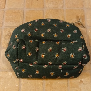 Neszeszer - zöld apró virágmintás - táska & tok - neszesszer - Meska.hu