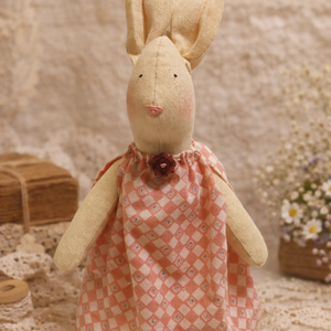 Viola nyuszi - kézzel készült, Waldorf ihletésű textilfigura, Játék & Sport, Plüssállat & Játékfigura, Más figura, Varrás, MESKA