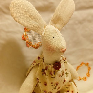 Bori nyuszi - kézzel készült, Waldorf ihletésű textilfigura - játék & sport - plüssállat & játékfigura - más figura - Meska.hu