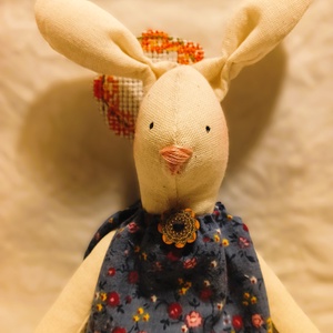 Mazsi nyuszi - kézzel készült, Waldorf ihletésű textilfigura - játék & sport - plüssállat & játékfigura - más figura - Meska.hu