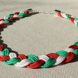 Piros - fehér - zöld paracord nyaklánc - ékszer - nyaklánc - medál nélküli nyaklánc - Meska.hu