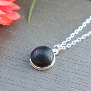 Fekete textilbőr medálos MINI nyaklánc - Meska.hu