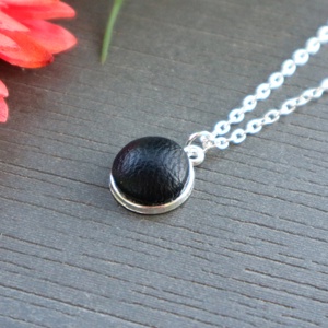 Fekete textilbőr medálos MINI nyaklánc - ékszer - nyaklánc - medálos nyaklánc - Meska.hu