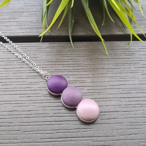 Lila pöttyök textilbőr nyaklánc - ékszer - nyaklánc - medálos nyaklánc - Meska.hu