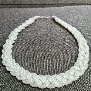 Fehér paracord fonott nyaklánc - Meska.hu