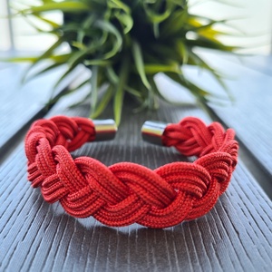 Pipacs piros fonott paracord karkötő - Meska.hu
