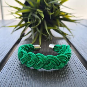 Zöld fonott paracord karkötő, Ékszer, Karkötő, Fonott karkötő, Ékszerkészítés, MESKA