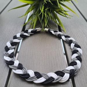 Szürke - fekete - fehér fonott paracord nyaklánc nemesacél szerelékkel - ékszer - nyaklánc - medál nélküli nyaklánc - Meska.hu