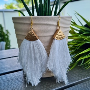 Fehér selyem rojt fülbevaló - ékszer - fülbevaló - rojtos fülbevaló - Meska.hu