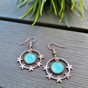 Csillogó menta - rosegold nemesacél fülbevaló apró virág díszítéssel - ékszer - fülbevaló - lógó fülbevaló - Meska.hu