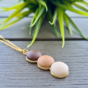 Csoki barna - teve barna - bézs pötty medálos nyaklánc - ékszer - nyaklánc - medálos nyaklánc - Meska.hu