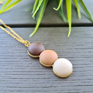 Csoki barna - teve barna - bézs pötty medálos nyaklánc - ékszer - nyaklánc - medálos nyaklánc - Meska.hu