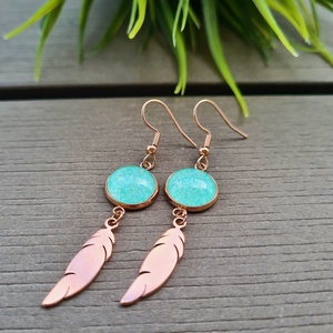Csillogó menta - rosegold nemesacél fülbevaló toll díszítéssel - Meska.hu
