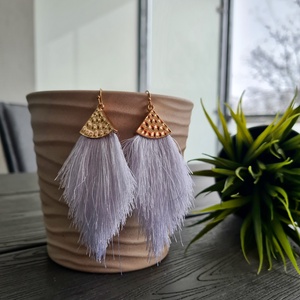 Hófehér selyem rojt fülbevaló - ékszer - fülbevaló - rojtos fülbevaló - Meska.hu