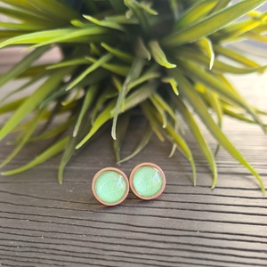 Csillogó menta zöld - rosegold nemesacél fülbevaló - ékszer - fülbevaló - pötty fülbevaló - Meska.hu