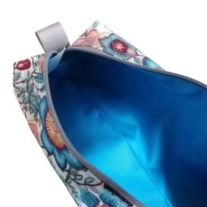 Tolltartó / neszesszer vízálló poliészterből - virág - otthon & életmód - papír, írószer - tolltartó & ceruzatekercs - Meska.hu