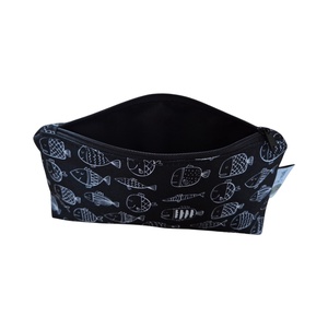 Neszesszer vízálló poliészterből - fekete halak - táska & tok - neszesszer - Meska.hu