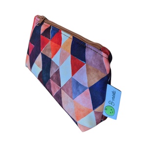 Neszesszer vízálló poliészterből - barna háromszögek - táska & tok - neszesszer - Meska.hu