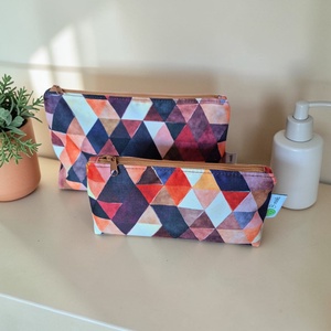 Neszesszer vízálló poliészterből - barna háromszögek - táska & tok - neszesszer - Meska.hu