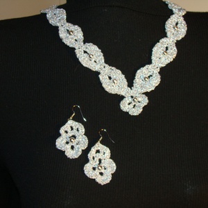 Horgolt ezüst fonalból készült nyaklánc fülbevalóval ( szett) -  - Meska.hu