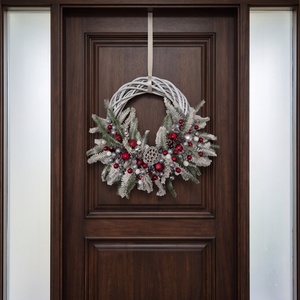 Havas téli kopogtató � fehér, piros és ezüst harmónia - karácsony - adventi díszek - adventi ajtódísz - Meska.hu